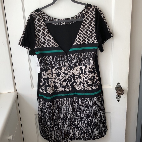 Short Sleeve Dress - Picture 5 of 8